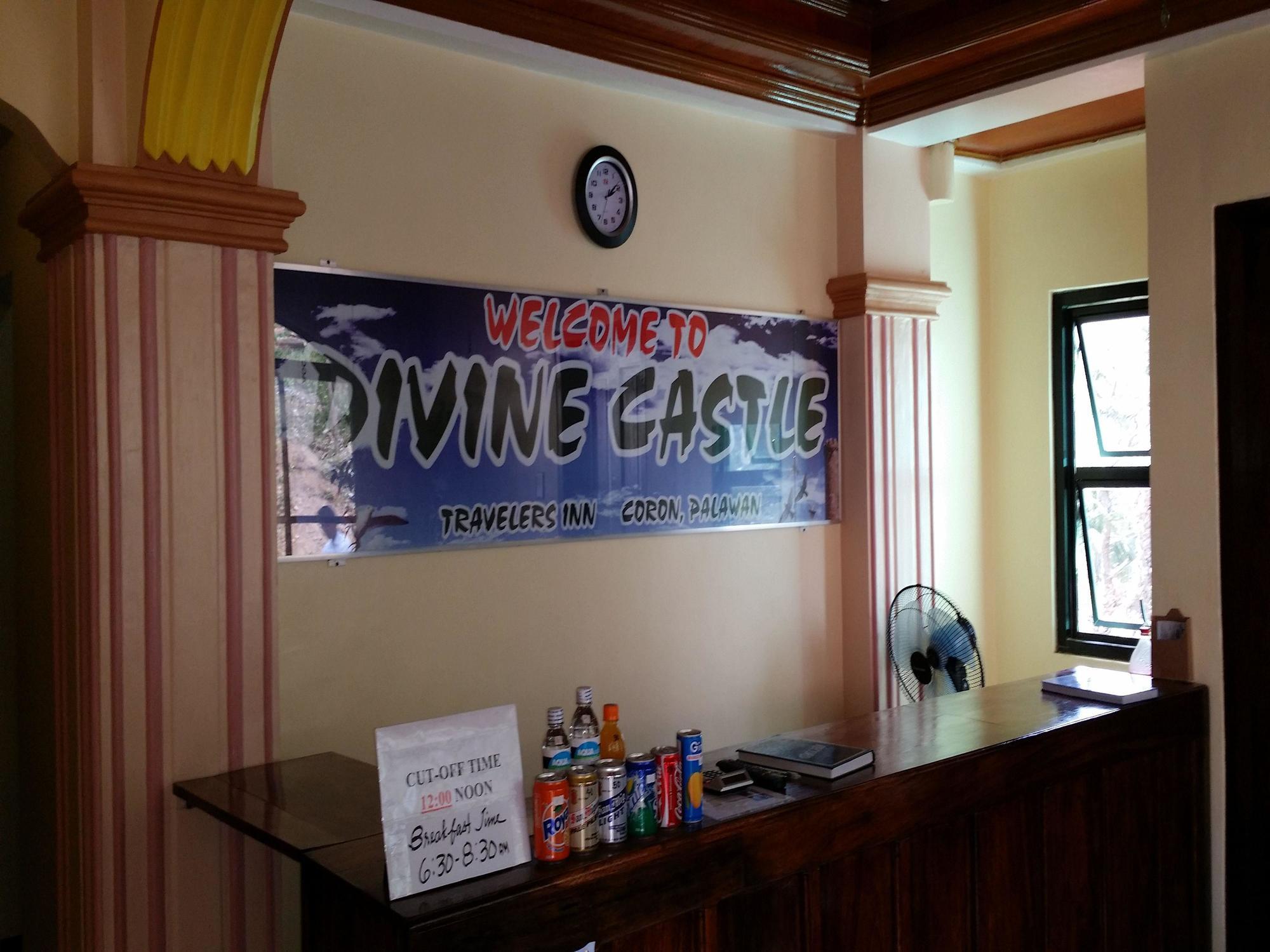 Divine Castle Travelers Inn Корон Екстер'єр фото
