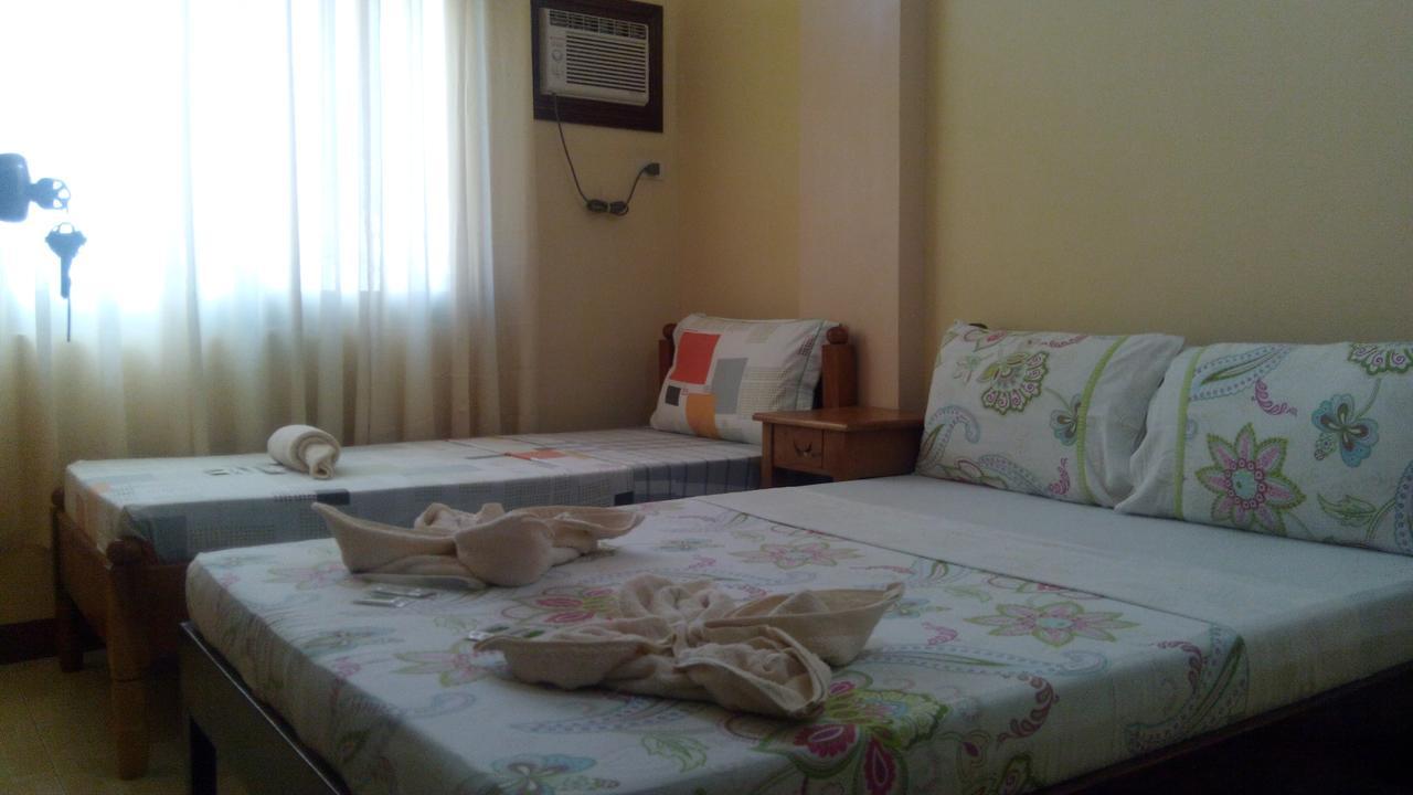 Divine Castle Travelers Inn Корон Екстер'єр фото