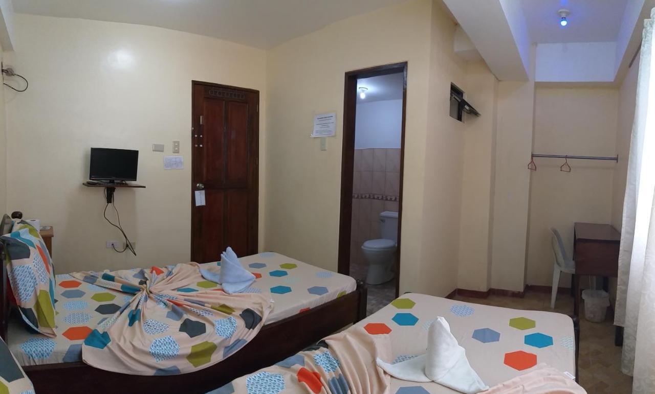 Divine Castle Travelers Inn Корон Екстер'єр фото